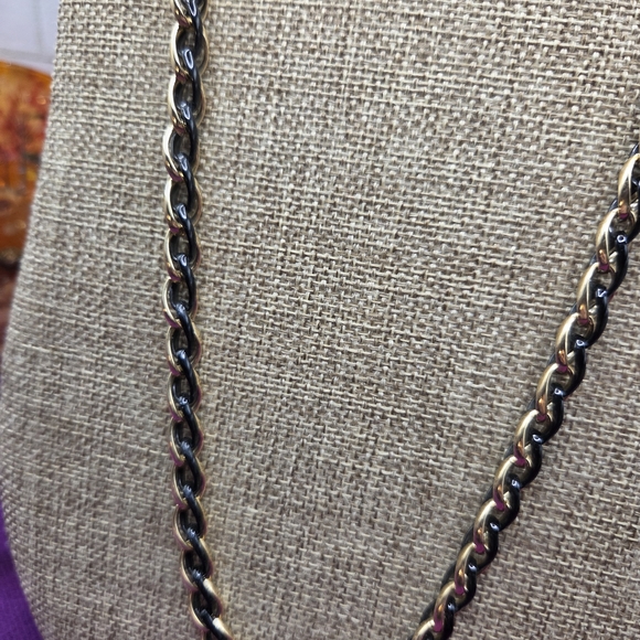 884. Avon Black and Gold Tone Chain Necklace - Picture 2 of 3